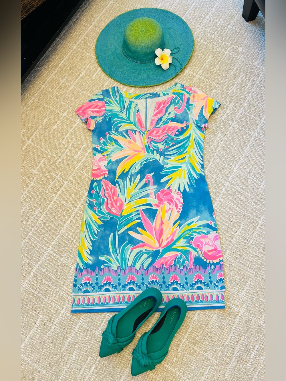 Stunning Lilly Pulitzer Teal & Pink Floral V-Neck Top